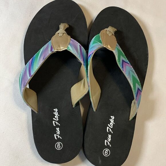 Fun Flops Size 9. Multicolor blue, lilac and green NWOT - Picture 2 of 8